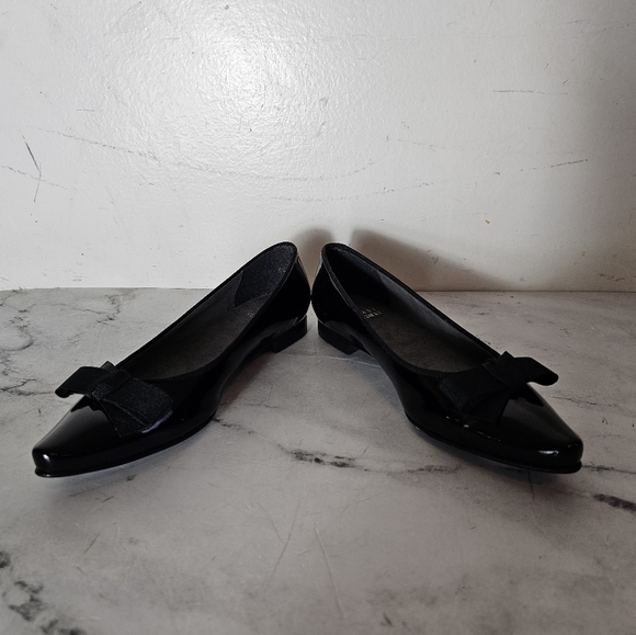 Stuart Weitzman Black Jubilee Bow Patent Flats 5.5 New With Box - Picture 4 of 8